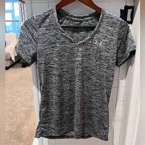Womens Under Armour V-Neck Tee Shirt size small gray black. 1385